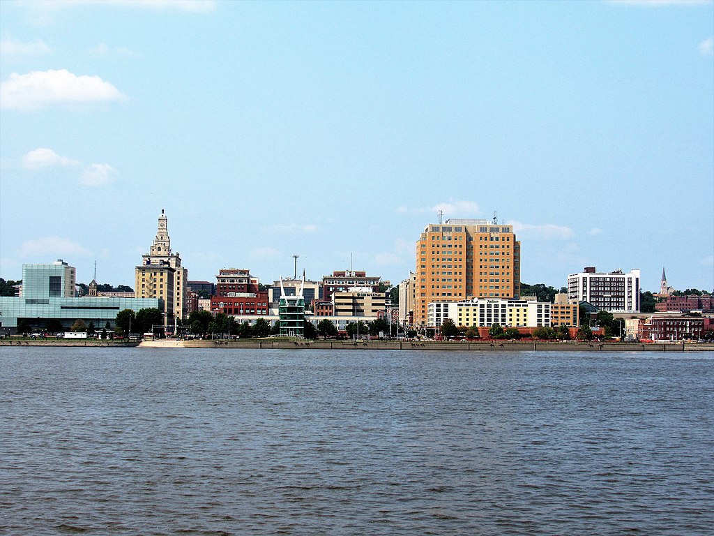 Davenport Female Strippers - City Skyline