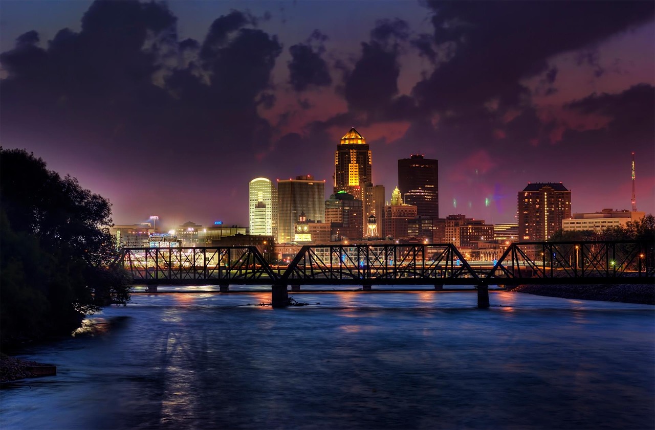 Des Moines Female Strippers - City Skyline