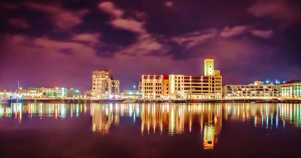 Green Bay Female Strippers - City Skyline