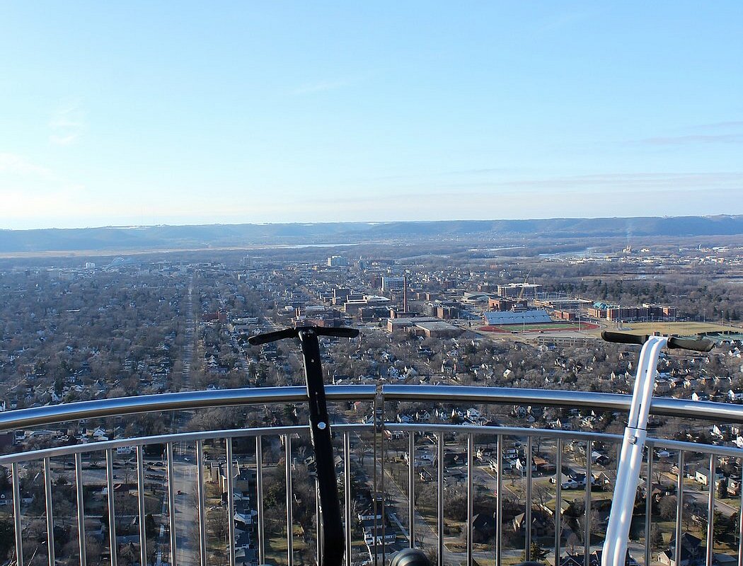 La Crosse Female Strippers - City Skyline